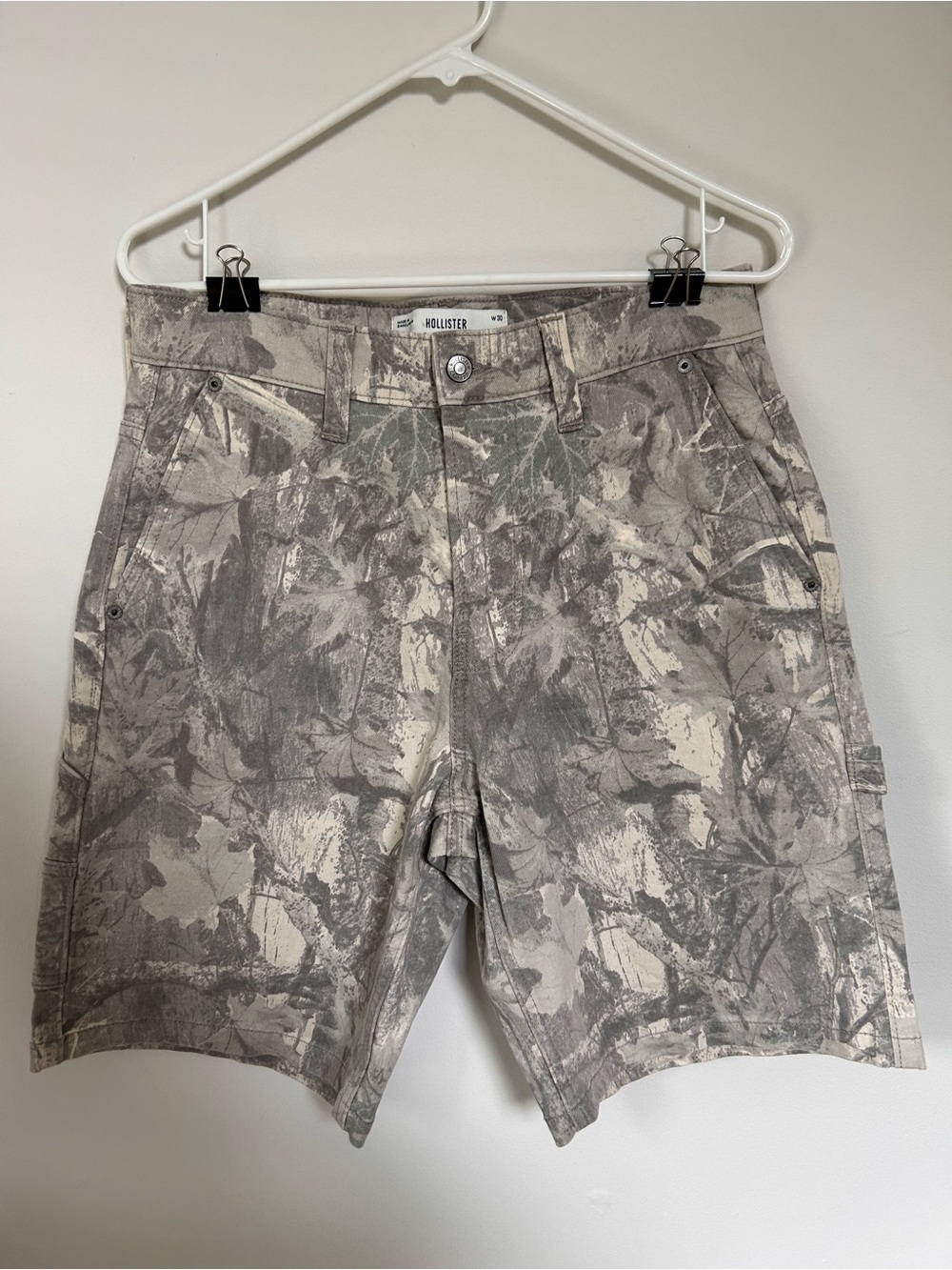 Hollister Men's Gray Camo Cargo Shorts - Picture 1 of 2